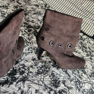 Chic Suede Heeled Boots in Rich Brown
